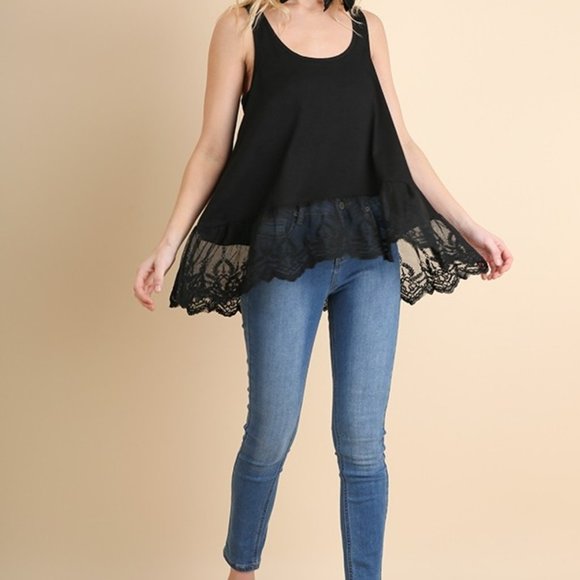 ✴️LAST ONE✴️ XL LACE HEMMED TANK TOP IN BLACK - Picture 4 of 6
